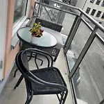Central Apartment With 2 Bedrooms
